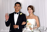 组图：韩星白智英郑锡元甜蜜完婚 姐弟恋修正果