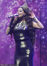 组图：莎拉布莱曼广州开唱 光影打造浩瀚宇宙
