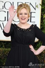 组图：阿黛尔产后首次公开亮相 丰腴依旧开怀笑