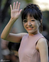 组图：第25届东京国际电影节开幕 星光惨淡走绿毯