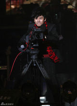 高清图：张杰北京个唱谢娜助阵 唱情歌隔空秀恩爱