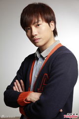 组图：罗力威受访笑容阳光 感激师姐容祖儿