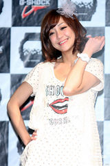 幻灯：美女冯媛甄为名表代言 直言酷爱户外运动