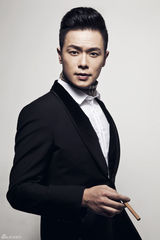 组图：万思维型男写真雅痞不羁