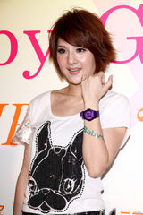 幻灯组图：郭静演绎百变造型 分享不败穿搭手则