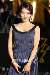 组图：韩国大钟电影节颁奖 朴信惠长裙飘逸亮相红毯