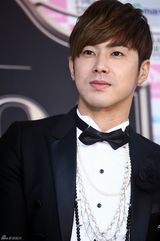 高清组图：东方神起巡演启动 首尔站亮相西装帅气