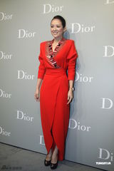 组图：章子怡红裙喜庆气场胜倪妮 李嘉欣深V抢镜