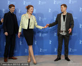 幻灯图集：《强盗》柏林记者会 男女主角拥吻抢镜