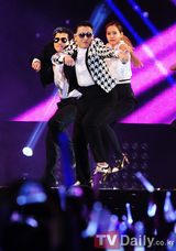 组图：PSY个唱记者会新洗脑神曲出炉