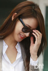 组图：韩女星秀贤赴美走《美国队长2》红毯