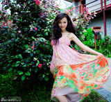 组图：韩雯雯户外写真清新淡雅 花海演绎纯美仙子