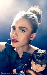 幻灯图集：杰西卡-阿尔芭芭比娃娃写真 显十足童心