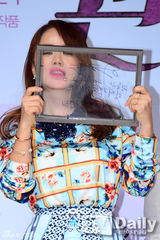 组图：严正花宣传《官能的法则》畅谈婚恋话题