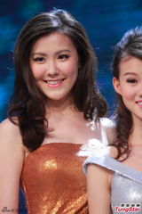 组图：港姐准决赛诞生10强 白纱裙秀腿抢镜