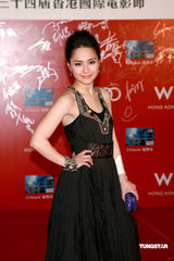 幻灯图：阿娇“艳照”后首做女主角 与陈伟霆鸳鸯浴戏