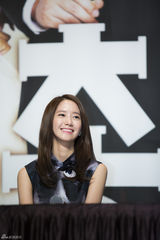 独家高清：少女时代允儿宣传新剧清纯甜笑醉人