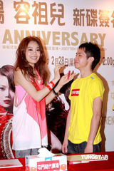 幻灯图：容祖儿感动Twins再合作 不在意MV现陈冠希