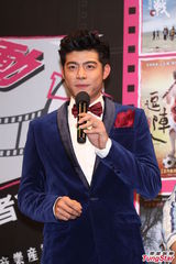 组图：台湾电影联合造势 郭书瑶秀美腿发红包