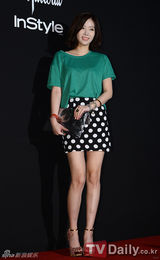 组图：韩彩英SJ强仁等出席活动 朴信惠黑裙红唇