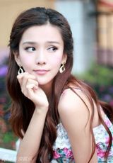 组图：选美冠军王希维清纯写真 演绎甜美古典气质 