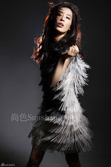 黄圣依登杂志封面亮宣言：从此刻起我走我路