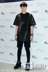 组图：韩星高俊熙missA等潮装看秀时尚有型