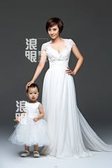 独家:沙桐刘园园甜蜜婚纱照 2岁女儿将见证婚礼