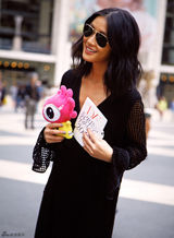 组图：陈燃纽约平底鞋看秀 时尚教主赞品味独特