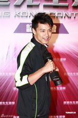 组图：2011香港先生开始报名 司仪吕慧仪亲近男色