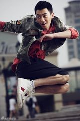 高清组图：朱亚文全新写真 动感时尚挥洒肆意青春