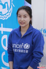 组图：郭晶晶教爱子拜年手势 看旧爱田亮综艺