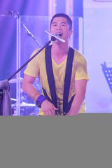 组图：NEWAY MUSIC LIVE RUBBER BAND音乐会举行