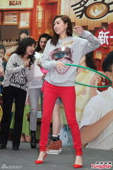 组图：岑丽香开心拍古装剧 米雪将性感演粤剧