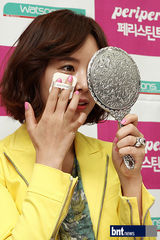 组图：韩女星黄静茵首尔举办粉丝签名会