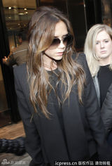 组图：贝克汉姆举家为三公子庆生 克鲁兹顽皮