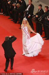 幻灯图集：《我的欢乐》戛纳首映 世界小姐抢镜