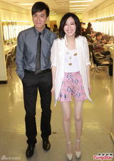 组图：马国明西装造型帅气亮相 与梁烈唯录节目