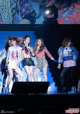 组图：韩团4minute性感登陆香港 热舞大秀美腿