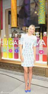 组图：网球美女莎拉波娃现身纽约身材高挑