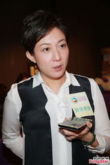 组图：吴绮莉录TVB节目 回应女儿像房祖名