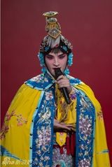 组图：《国色天香》戏曲真人秀 黄征厕所学小生