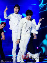 组图：东方神起少女时代等众星助阵梦想演唱会