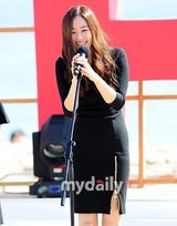 组图：河正宇金孝珍出席电影节观众对话活动