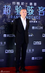 组图：《超验骇客》首映红毯 德普亮相影迷尖叫