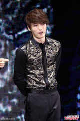 组图：金在中巡演台湾收官 宽肩窄腰细长腿