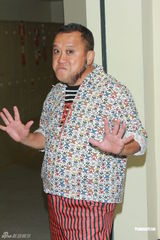 组图：曾志伟络腮胡造型亮相 钱嘉乐汤盈盈秀恩爱