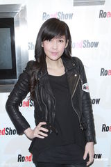 组图：周慧敏个唱DVD亲任监制 赞陈松伶夫妻般配