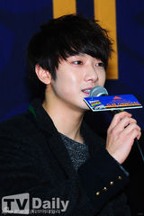 组图：孙湖竣FT崔珉焕接演音乐剧《约瑟夫》