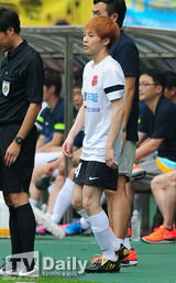 组图：朴智星领衔明星足球赛 收入捐四川灾区